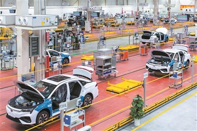 广汽智联新能源汽车产业园生产线。苏俊杰 摄  